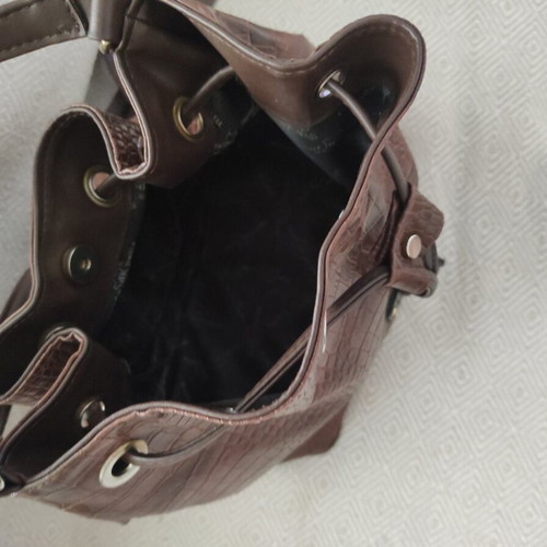 Brown bucket bag with shoulder and crossbody strap