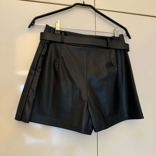 Zara leather shorts with belt size S like new black