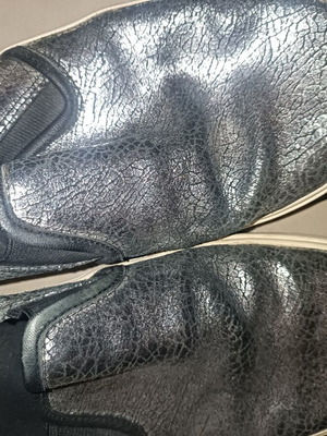 DKNY unisex sneakers χωρίς κορδόνια σε ασημί, μέγεθος 39