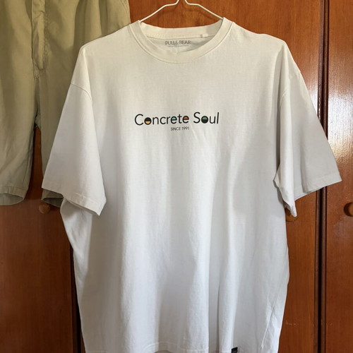 Pull & Bear t-shirt size M, white with front and back print