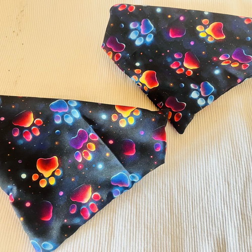 Dog bandana with paw print design, new, medium size 40-45 cm neck