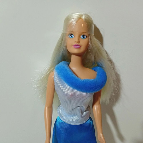 Sindy Hasbro 90's doll with mirror and brush in great condition