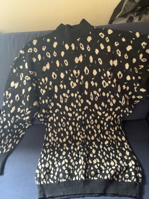 Gianni Versace designer vintage sweater animal print used