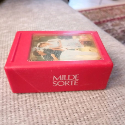 Milde Sorte collectible cigarette case new, plastic vintage
