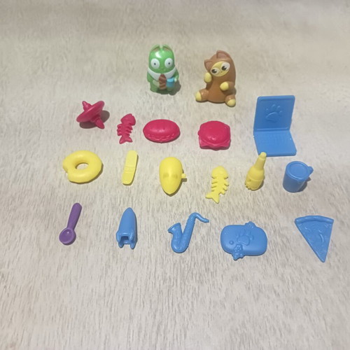 Lost Kitties figures like new, set with accessories