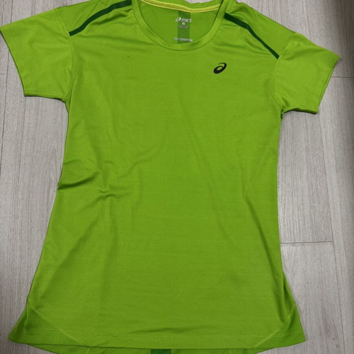 Asics women's sports t-shirt like new, size M, neon green