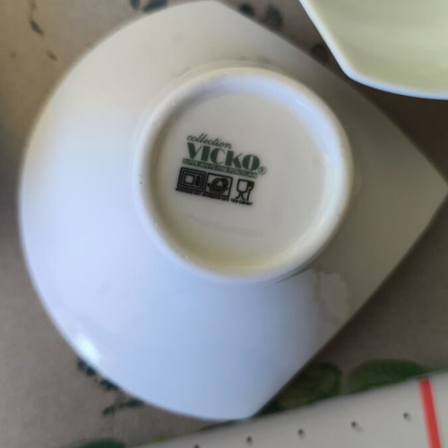 Set of 4 bowls and tray for nuts like new