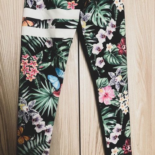 Multicolor fitness leggings used, size medium