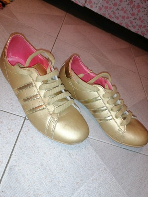 Adidas спортни обувки златисти като нови, номер 36.5