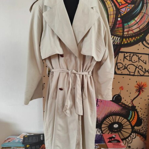 Beige trench coat size 48, like new