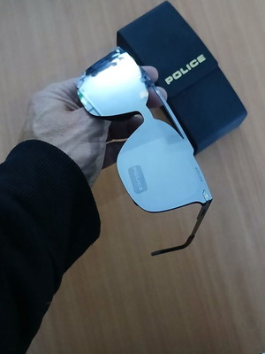 Γυαλιά ανδρικά ηλίου Police σαν καινούργια με έντονο καθρέφτη