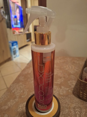 Luxurious Sun Protection Hair Spray with Keratin and Vitamin E