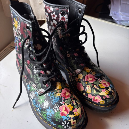Dr. Martens boots with floral pattern like new, size 38