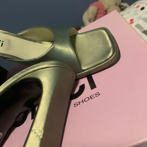 Dodici mules gold like new, size 39, with platform