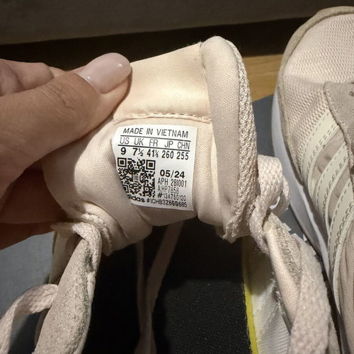 Adidas Run 70s women's sneakers, salmon
