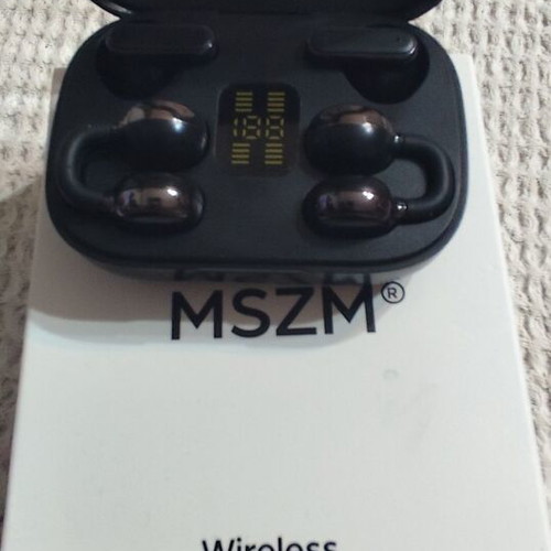 Bluetooth Handsfree wireless earbuds like new with AI noise cancellation