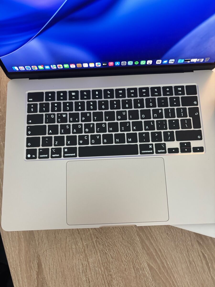 MacBook Air 15” m4 chip like new with… - € 1.350,00 - Vendora.cy