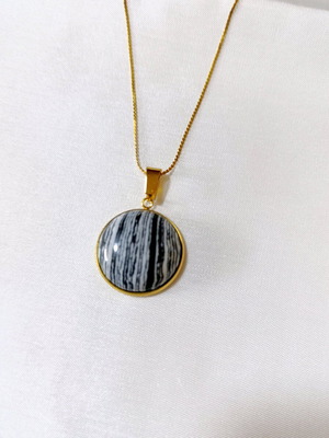 Necklace with stone new, gold stainless steel, black and white