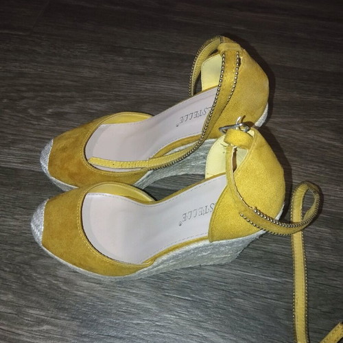 Yellow sandals platforms shoes like new size 38