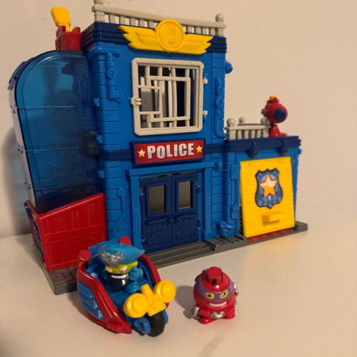 Superzings figures police station like new