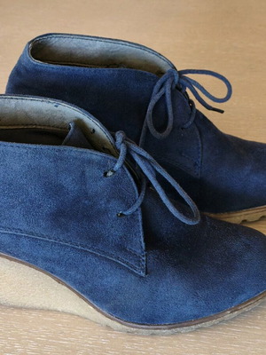 Blue suede ankle boots No. 37 like new with platform