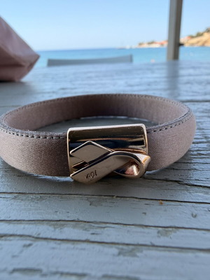 Estée Lauder bracelet like new, pink