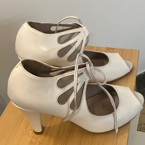 Angela Rapti handmade leather bridal shoes size 38 white like new