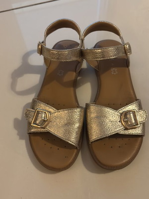 Geox children's sandals size 35 like new, gold