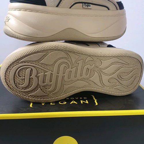 Buffalo sneaker cream/black like new, size 37