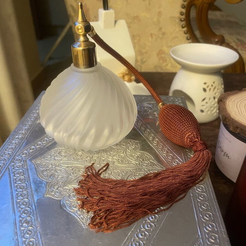 Vintage perfume bottle like new