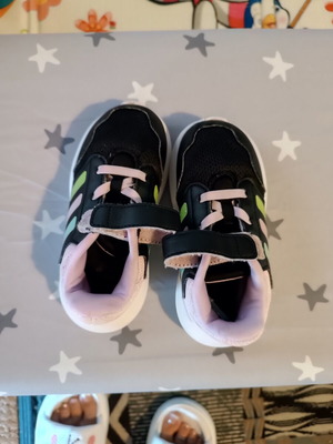 Παιδικά αθλητικά παπούτσια Adidas Tensaur Run 3.0 EL I, μαύρο και ροζ