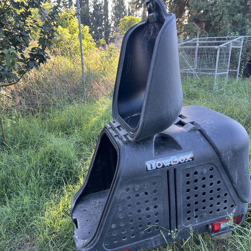 TowBox dog transport box used with minor lock defect
