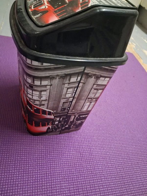 Trash bin like new