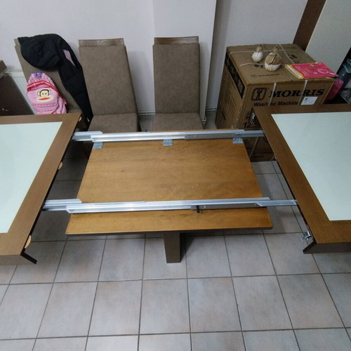 Dining table like new with extendable top 1.60x1 to 2.45x1 m