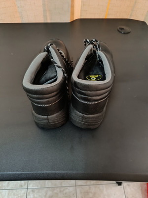 Strada work boot new, size 44, black