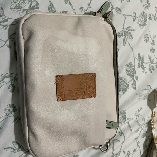 Kimmodol crossbody bag used with 4 compartments