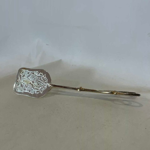 Vintage silver-plated serving tongs with embossed design, 21cm