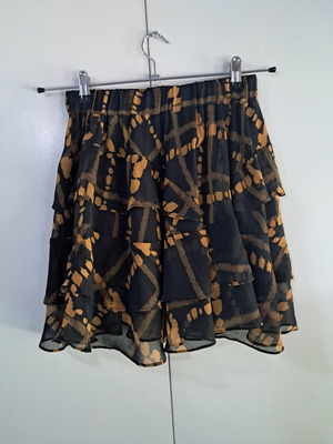Trilogy skirt used, size S, black and yellow