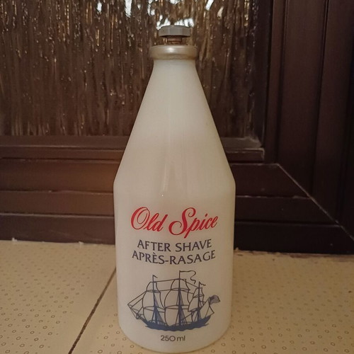 Old Spice original large vintage glass bottle like new
