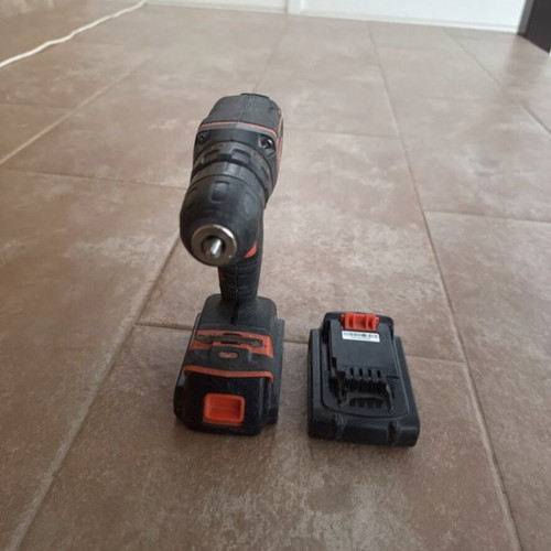 Black+Decker 18V drill driver with 2 batteries, lightly used