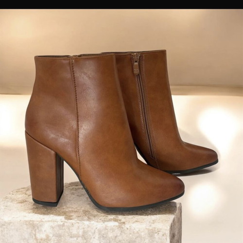 Wellspring Camel Boots New Size 39
