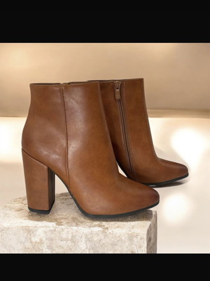 Wellspring Camel Boots New Size 39