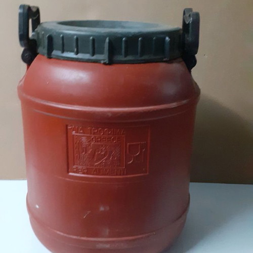 Plastic container used in excellent condition