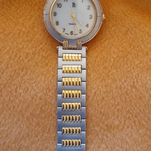 Wristwatch used with silver-gold metal bracelet