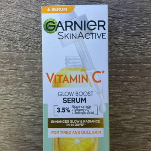 Garnier Vitamin C Glow Boost Serum new