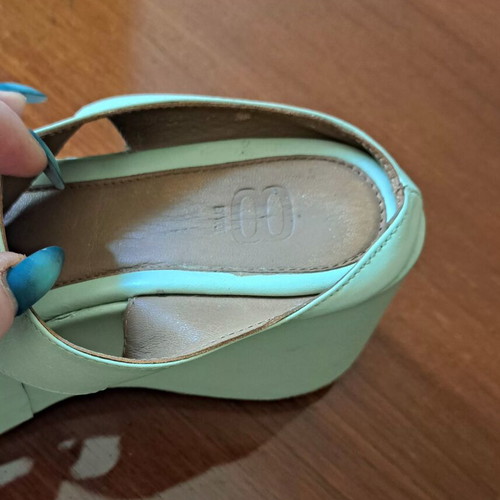 8 by YOOX leather platform sandals pistachio green size 37 like new