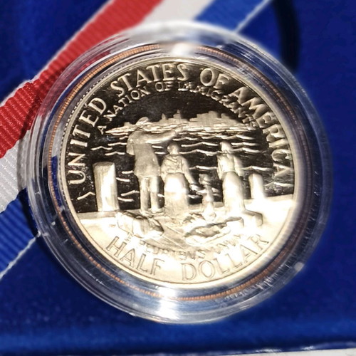 Half Dollar collectible coins like new, set of two