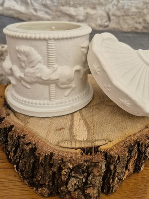 Carousel handmade container with soy candle made of porcelain powder new