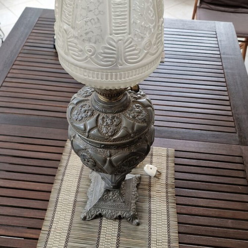 Victorian oil table lamp like new with Royal Brenner mechanism