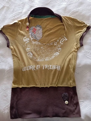 Vintage Boho-Grunge T-shirt like new with handmade details and tribal embroidery